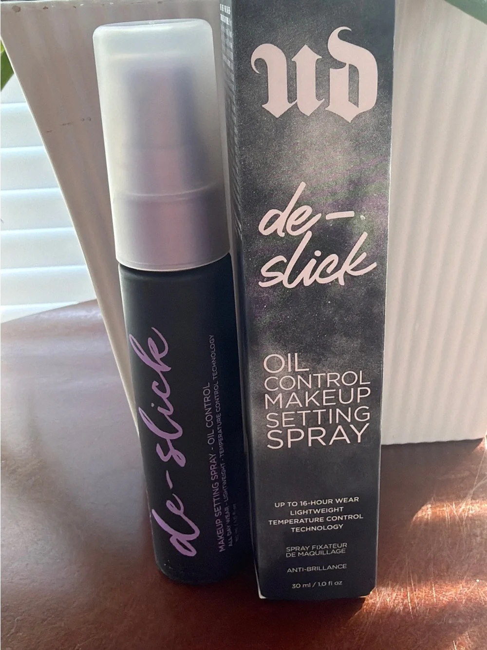 Urban Decay De-Slick Makeup Setting Spray — Black with Purple Accents